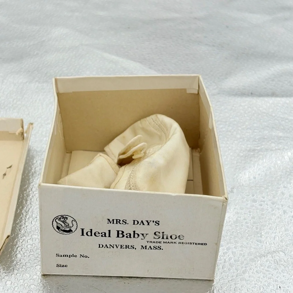 Vintage Mrs. Days Ideal‎ Baby Shoes With Box & Guide 50s 60s Satin Button USA